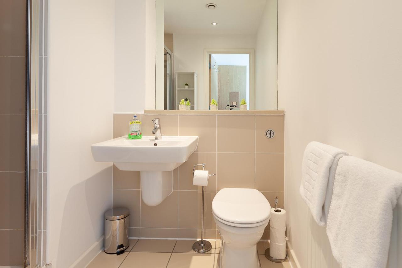 2 Bedroom 2 Bathroom Apartment In Central Milton Keynes With Free Parking And Smart Tv - Contractors, Relocation, Business Travellers Екстериор снимка