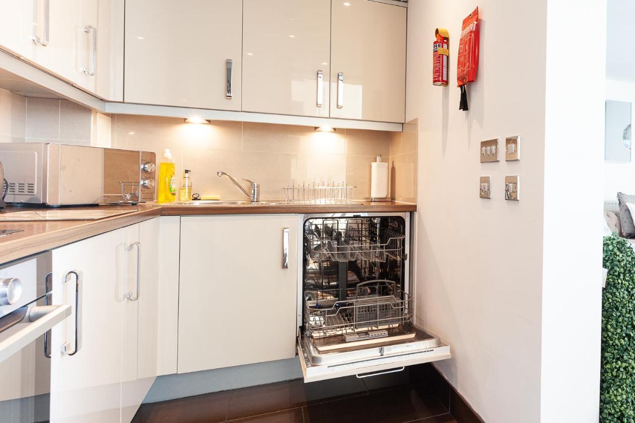 2 Bedroom 2 Bathroom Apartment In Central Milton Keynes With Free Parking And Smart Tv - Contractors, Relocation, Business Travellers Екстериор снимка